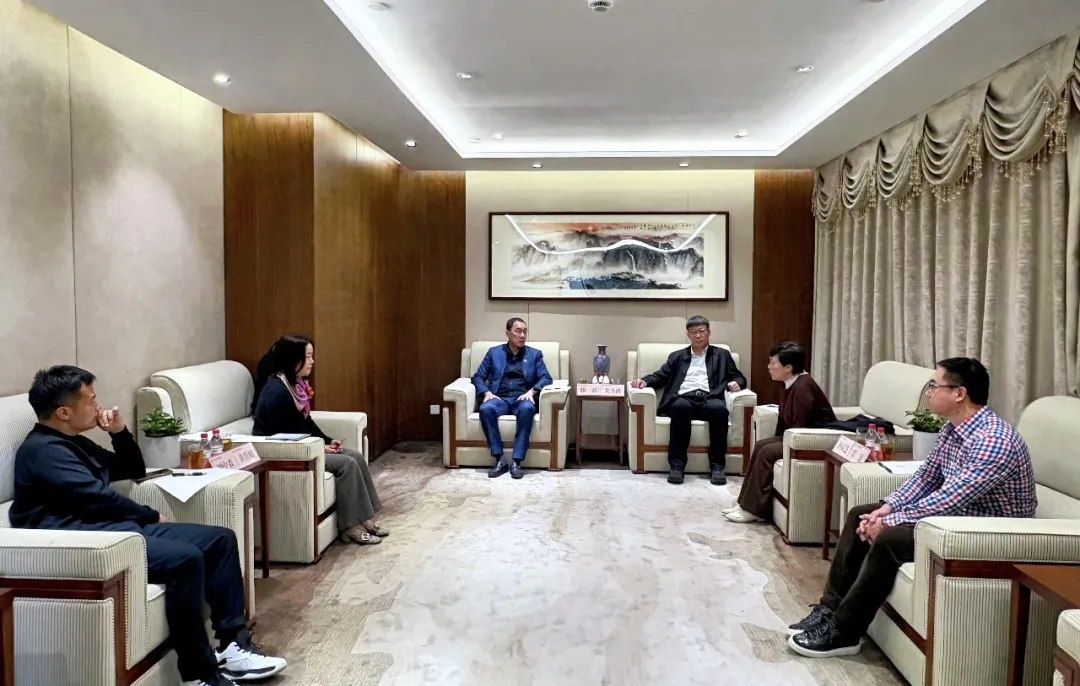 滕磊与中林时代控股有限华体电子中国有限公司-华体电子中国有限公司
党委书记、董事长、总经理姜圣波举行工作座谈
